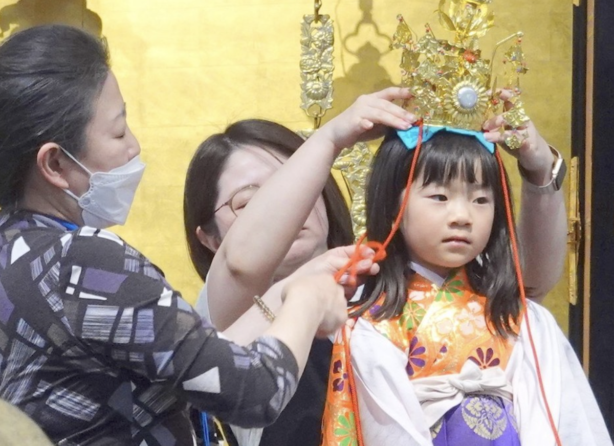 GWの善光寺でのイベント　稚児行列　花まつりの写真